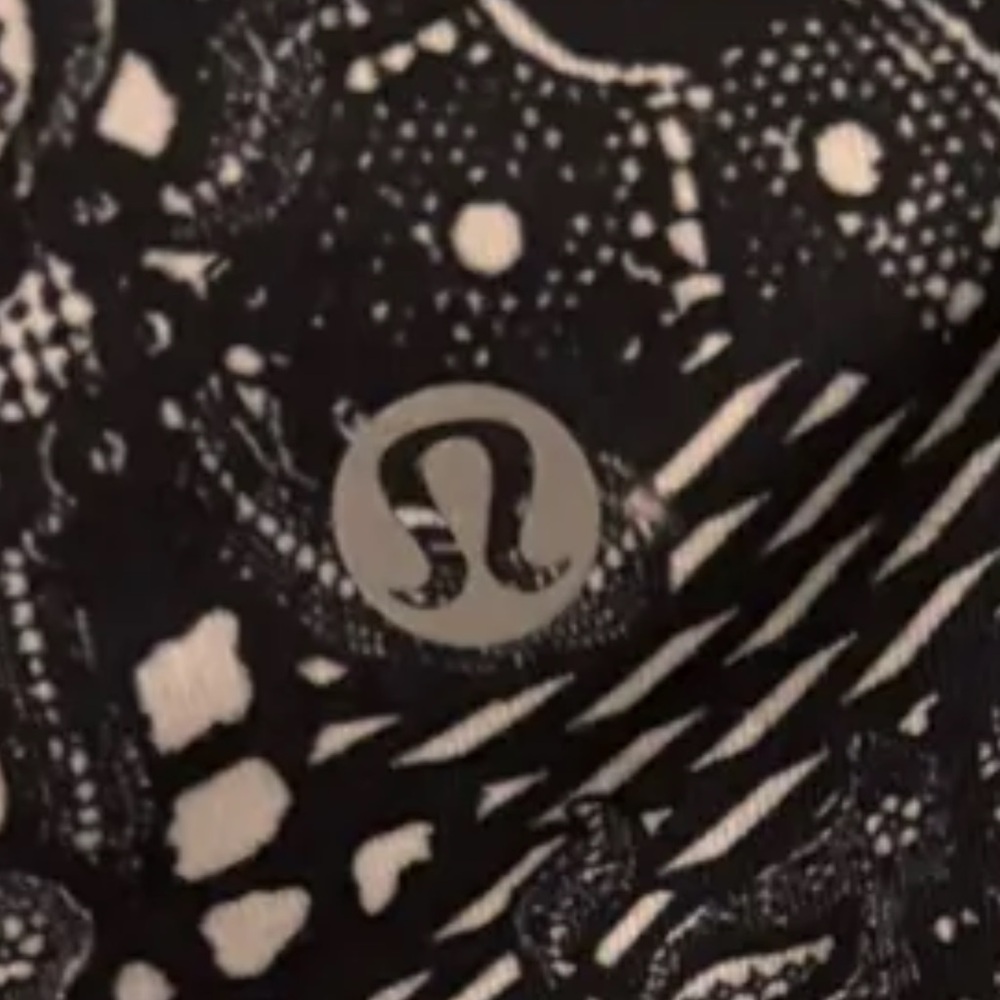 Lululemon Black and White Patterned align 25” Activewear